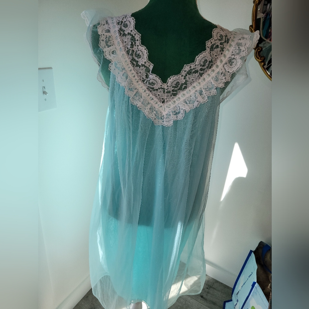 Vintage 1960s Elegant Lace Trim Nightgown